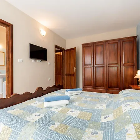 Semesterbostad Ivona, A Luxurious Minutes From The Sea