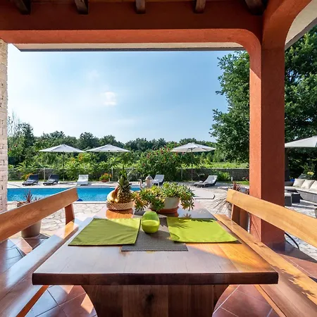 Ivona, A Luxurious Minutes From The Sea Semesterbostad