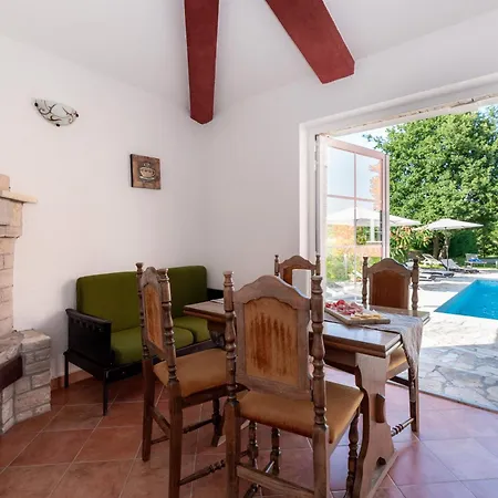 Semesterbostad Ivona, A Luxurious Minutes From The Sea Labin (Istria)