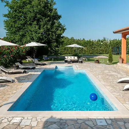 Semesterbostad Ivona, A Luxurious Minutes From The Sea