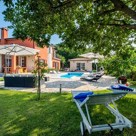 Semesterbostad Ivona, A Luxurious Minutes From The Sea